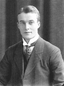 David Waage jobbet etter avlagt bergeksamen i 1914 mye utenlands hvor han erfarte at NTH's studie var fullt ut konkurransedyktig med andre nasjoners bergstudier
